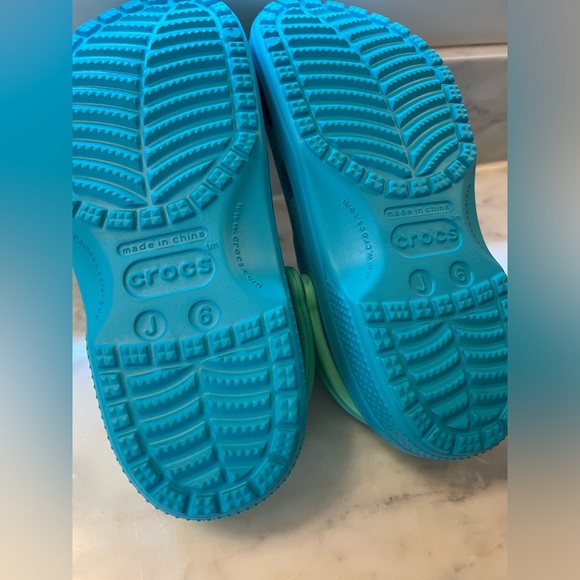 Crocs NWOT - Picture 2 of 4